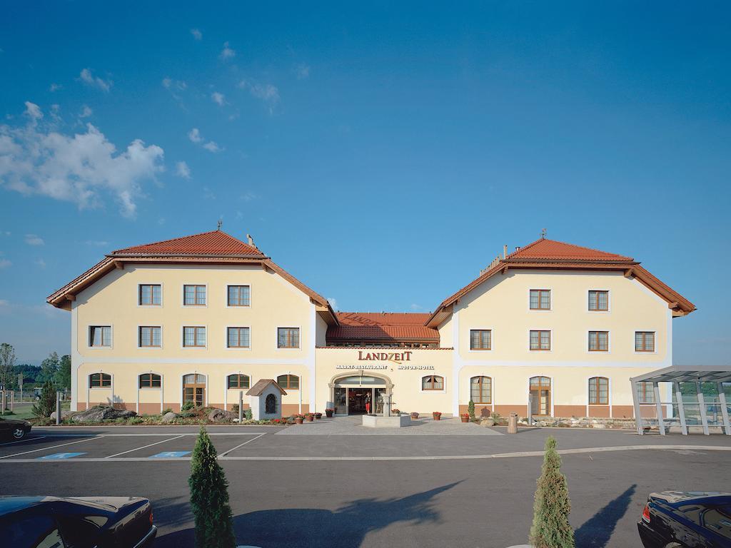 ホテル Landzeit Restaurant Voralpenkreuz ザットレット エクステリア 写真